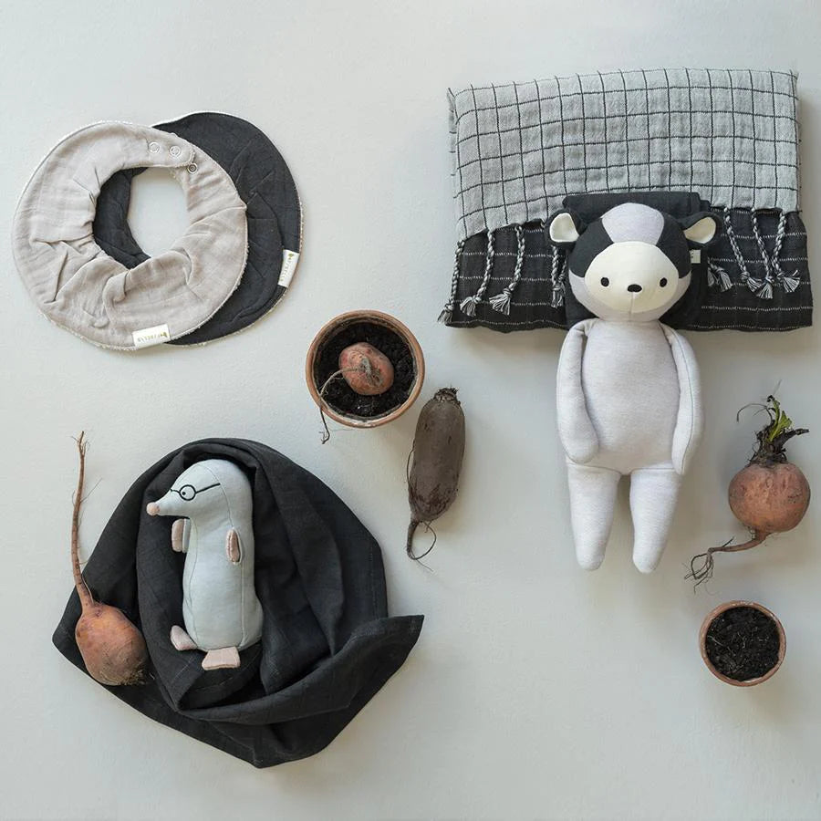 Fabelab - Rassel "Marvin Mole", süße Babyrassel in Form eines Maulwurfs