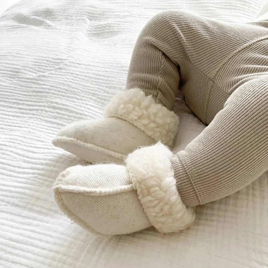 Famvibes Babyschuhe Natur aus 100 % Schurwolle – warm & sehr weich