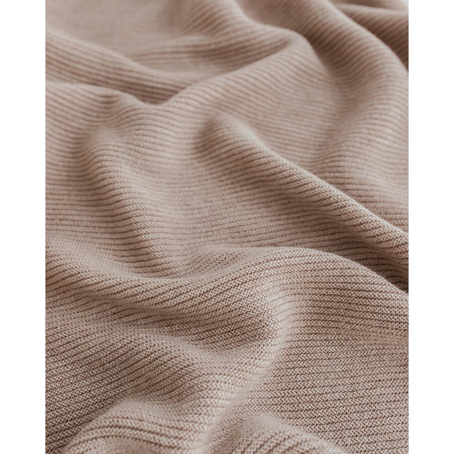 Hvid - Strickdecke "Gust Sand" aus 100% italienischer Merinowolle