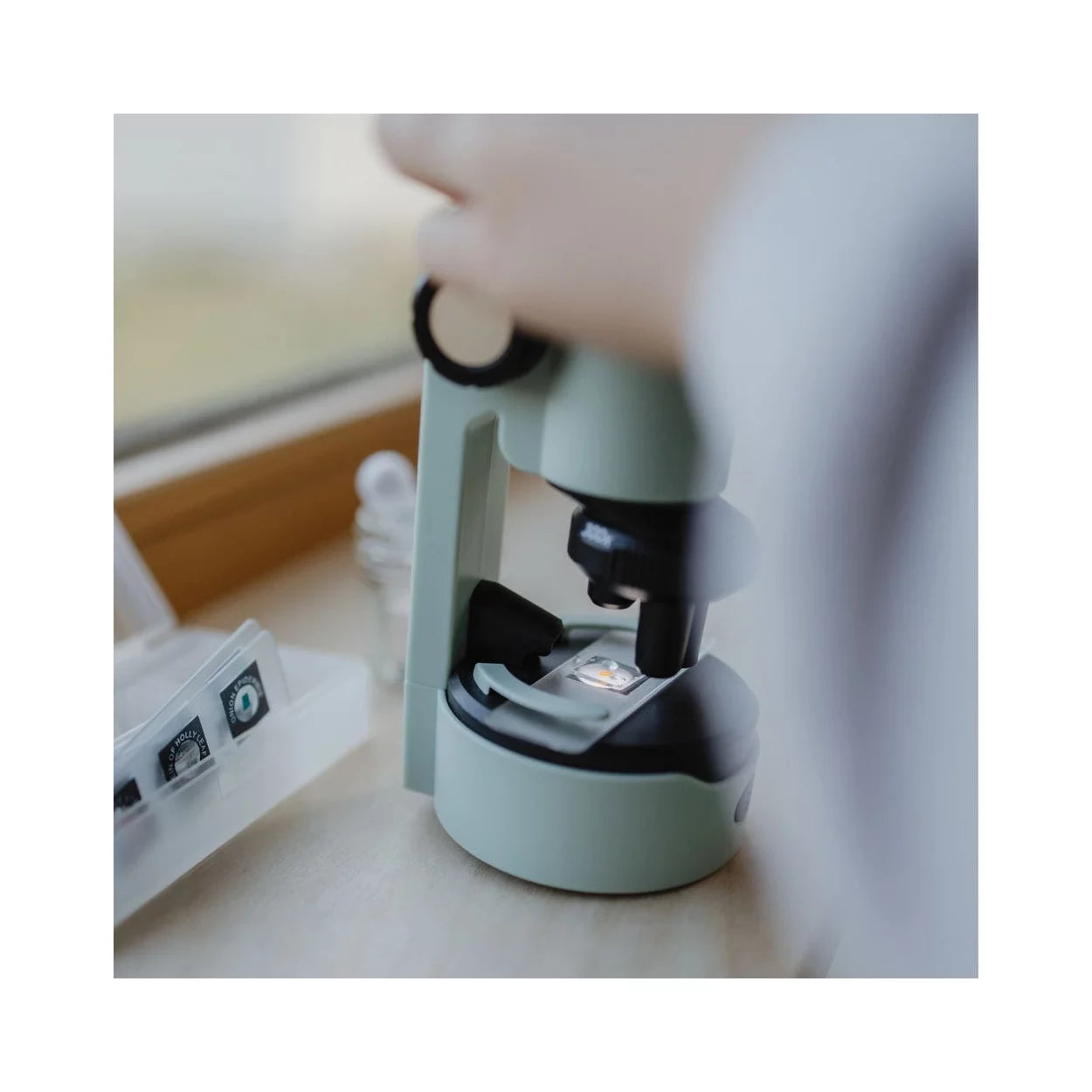 KIDYWOLF Kidymicroscope – Kinder Mikroskop mit 3 Zoomstufen & Licht