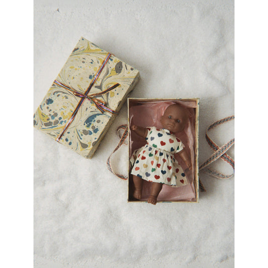 Konges Slojd – Puppe „Mini Doll Coeur Colore“ weich, ab 18 Monaten