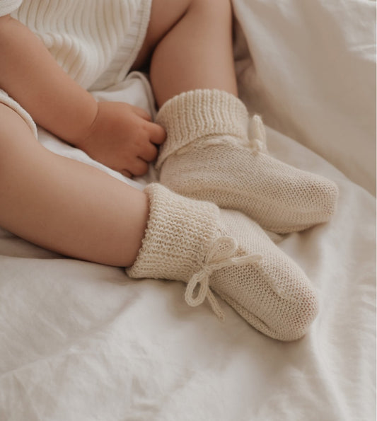Main Sauvage - Babyschuhe "Ecru", Babysocken, Strickschuhe Baby