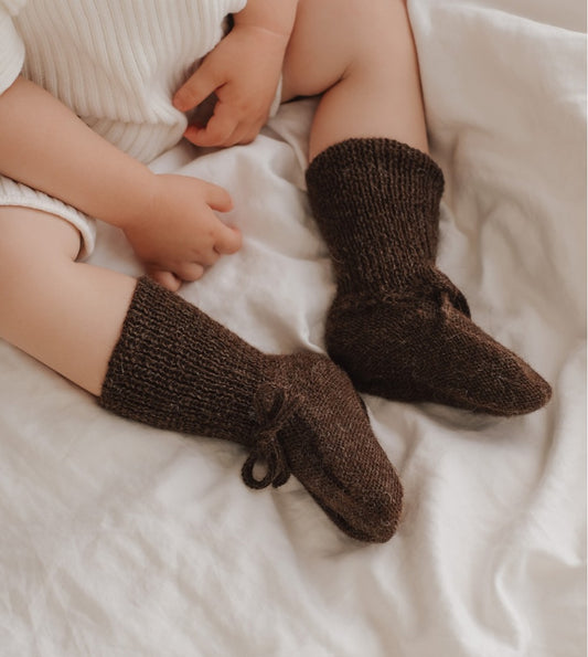 Main Sauvage - Babyschuhe "Dark Mocha", Babysocken, Strickschuhe Baby
