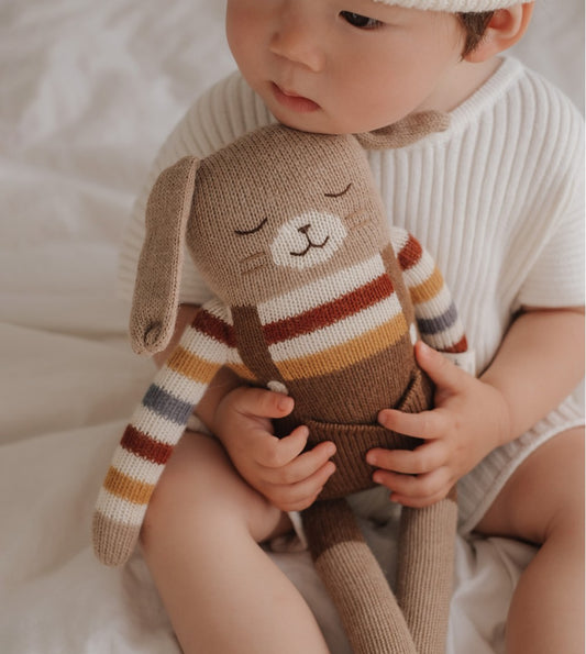 Main Sauvage - Kuscheltier "Large Bunny - Rainbow Sweater"