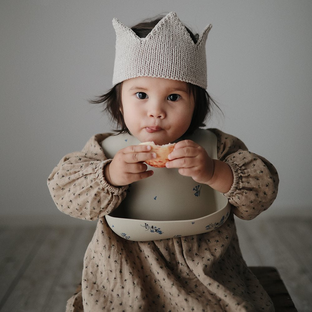 Mushie - Lätzchen "Lilac Flowers" aus 100% Silikon