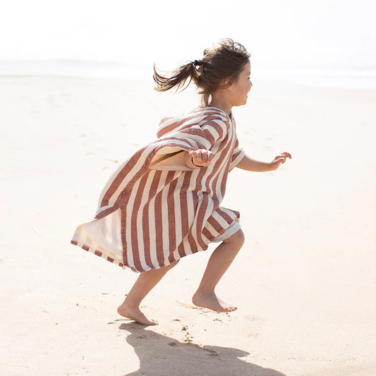 Nobodinoz – Badeponcho "Portofino Red Stripes" aus 100% Bio-Baumwolle