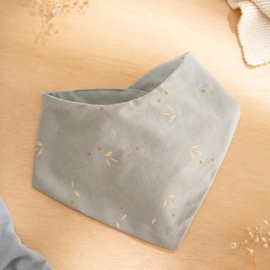 Nobodinoz – Bandana-Lätzchen "Willow Soft Blue" aus Bio-Baumwolle