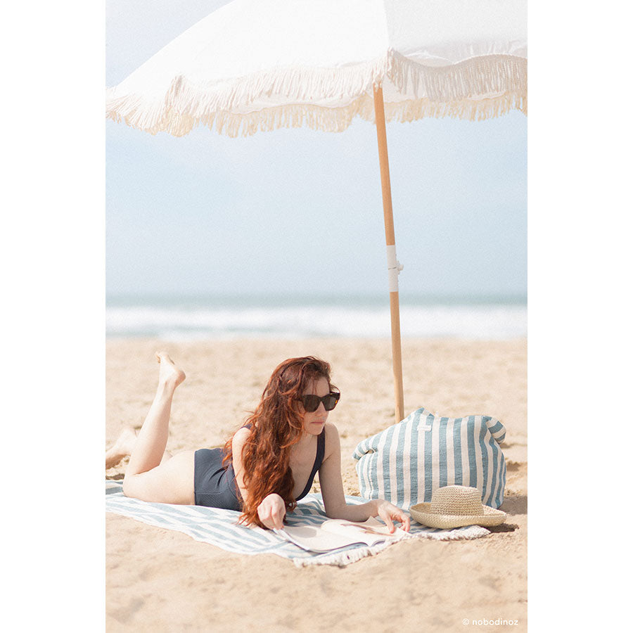 Nobodinoz – Strandtasche "Portofino Blue Stripes" aus Bio-Baumwolle