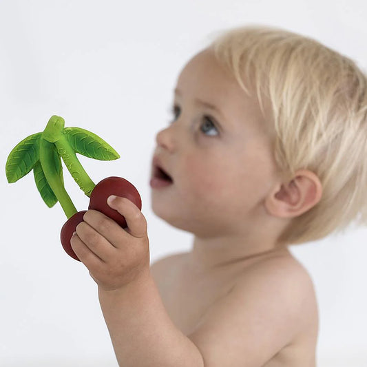 Oli & Carol - Beißring & Badespielzeug "Merry the Cherry"