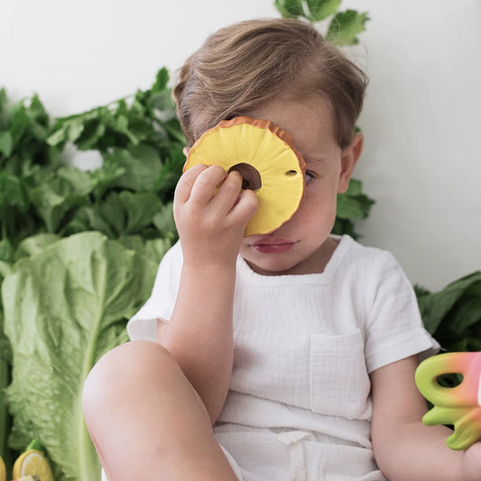 Oli & Carol - Beißring & Badespielzeug "Ananas the Pineapple"