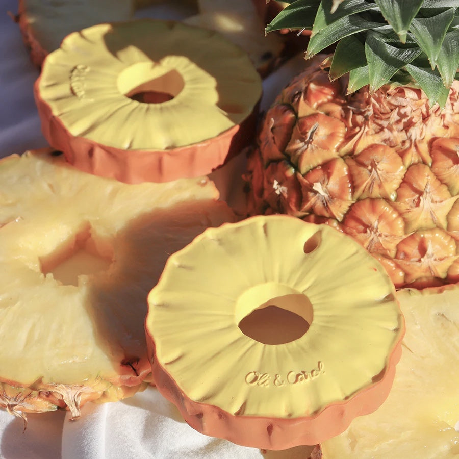 Oli & Carol - Beißring & Badespielzeug "Ananas the Pineapple"