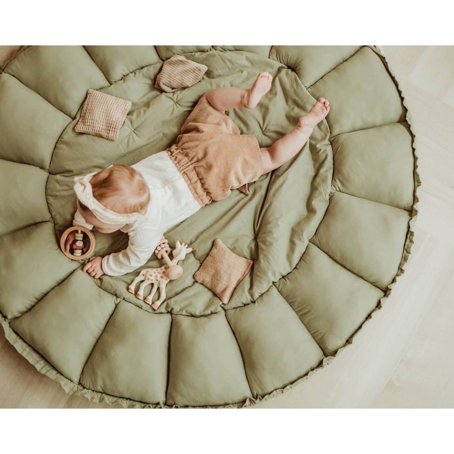 Play & Go – Bio Babynest & Spielmatte "Bloom" Grün