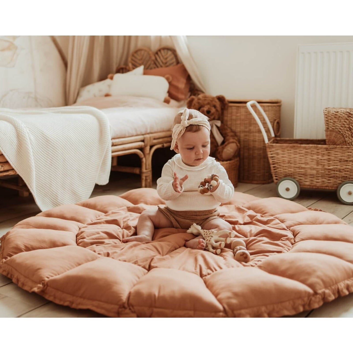 Play & Go – Bio Babynest & Spielmatte "Bloom" Braun