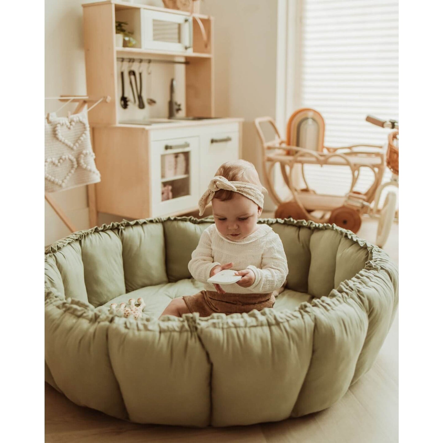Play & Go – Bio Babynest & Spielmatte "Bloom" Grün