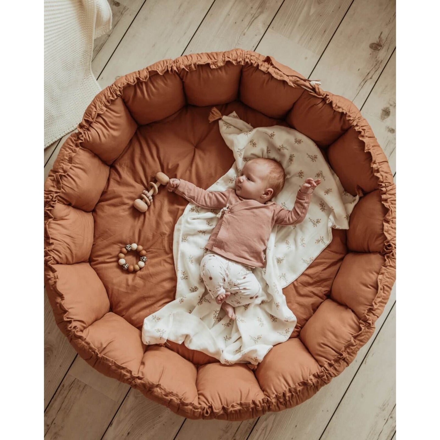 Play & Go – Bio Babynest & Spielmatte "Bloom" Braun