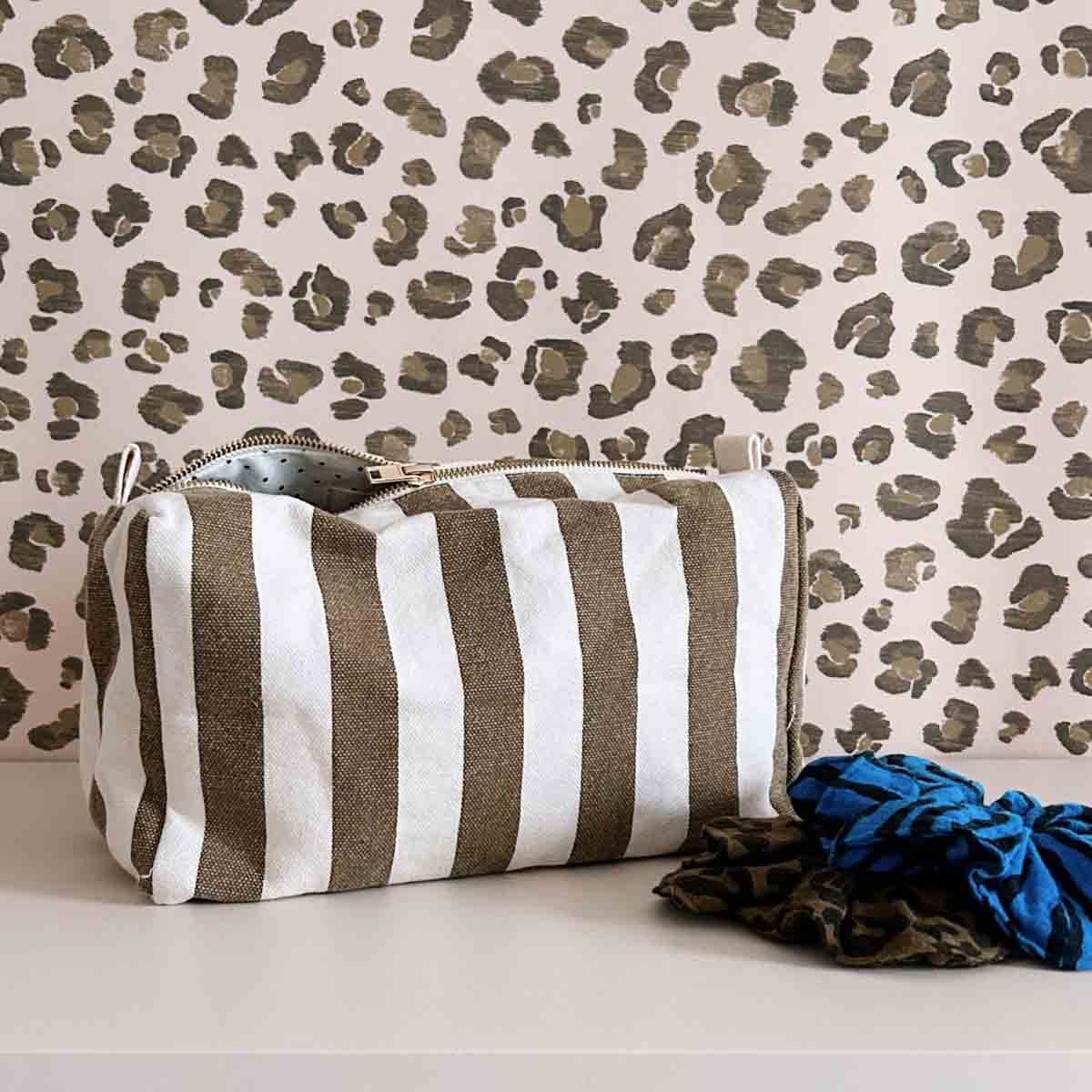 Rose in April - Kosmetiktasche / Kulturbeutel "Stripes Olive"