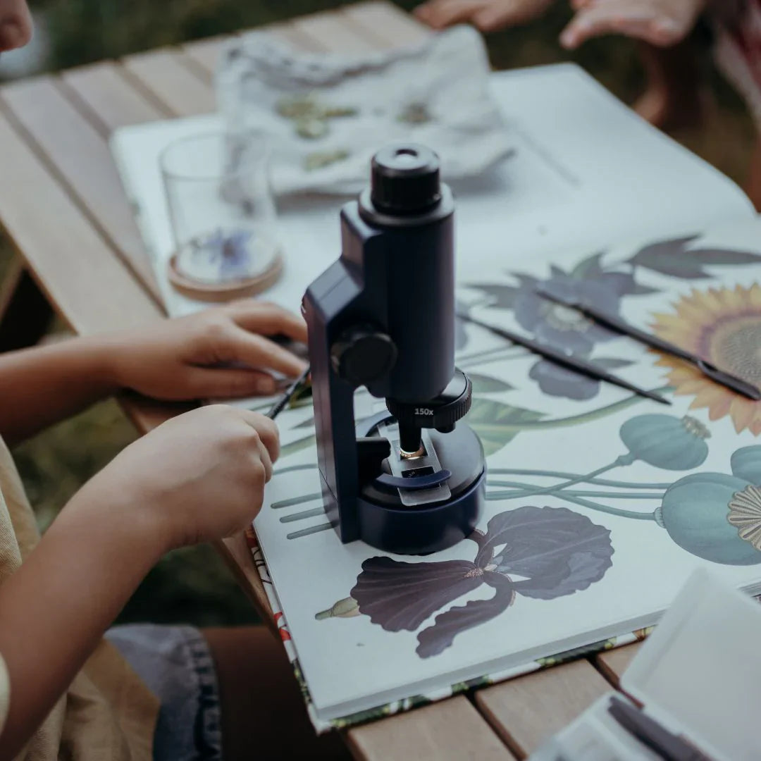 KIDYWOLF Kidymicroscope – Kinder Mikroskop mit 3 Zoomstufen & Licht
