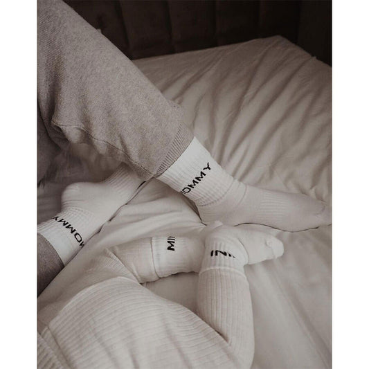 Famvibes Socken MOMMY weiß / schwarz – Family Socken aus Baumwolle