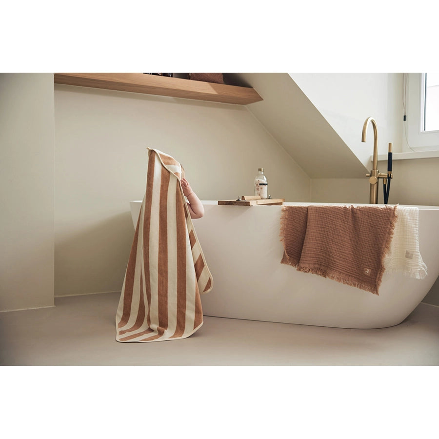 Jollein – Kapuzenhandtuch Stripe, aus Bio-Baumwolle gestreift 75x75 cm