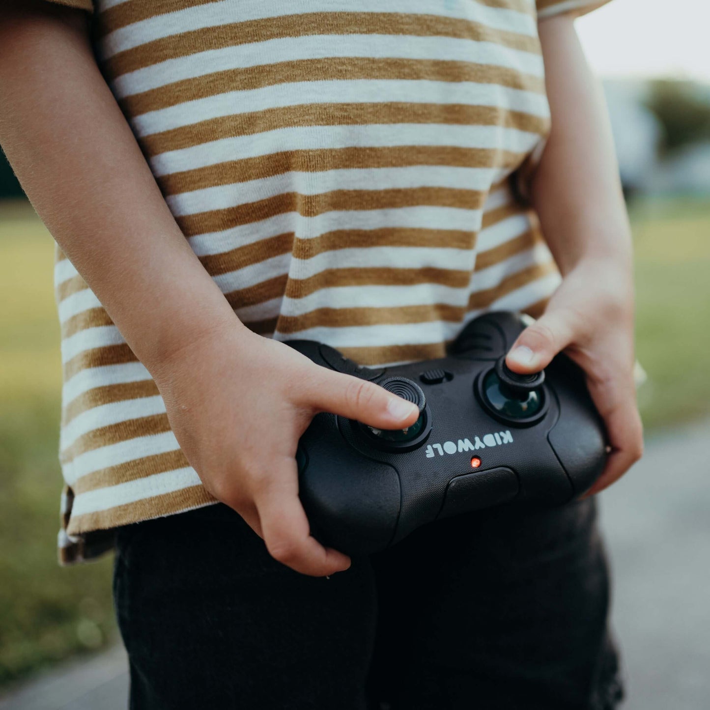 Kidywolf – Kidycar Ferngesteuertes Auto 15 km/h mit Licht, rot