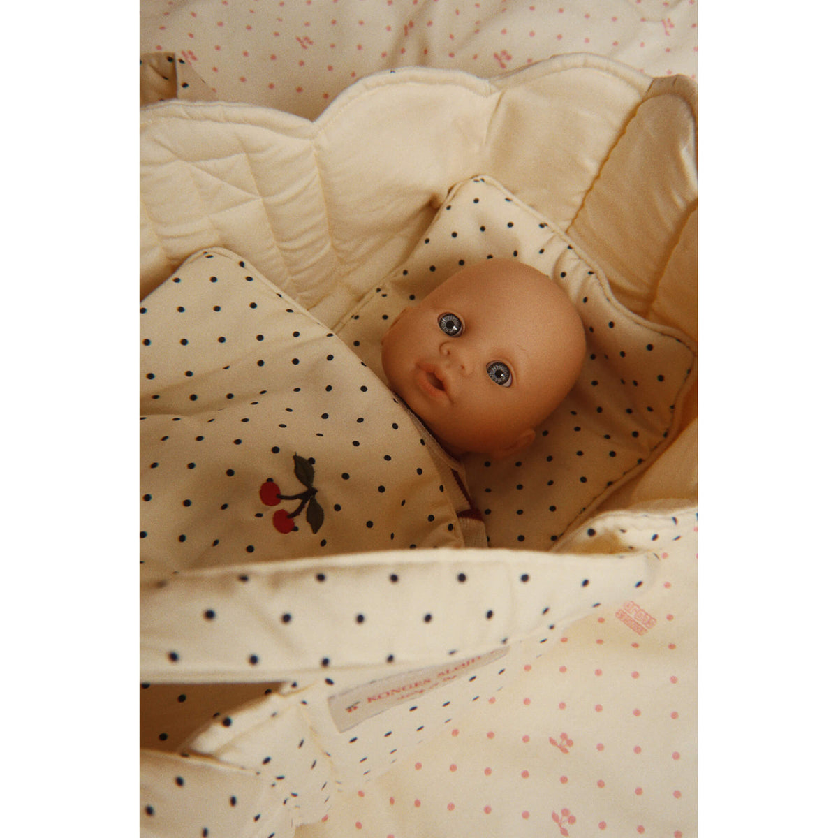 Konges Slojd – Babypuppe „Bella Creamy Stripe“ mit Schnuller