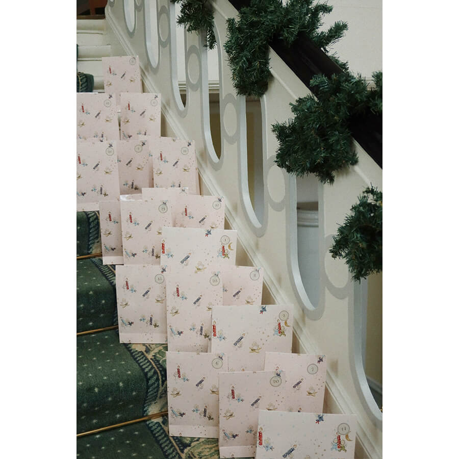 Konges Sløjd - Adventskalender mit 24 Geschenken, Kinder ab 3 - beige