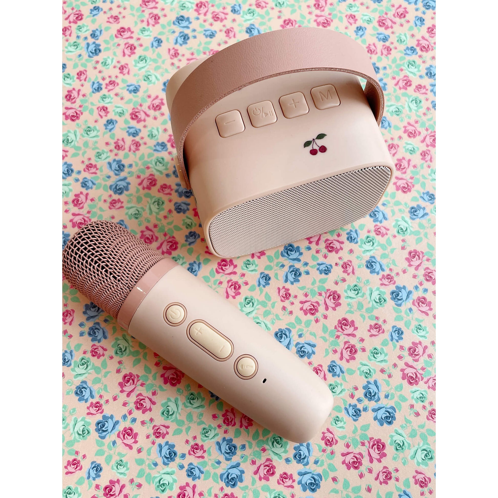 Konges Slojd – Karaoke Set „Cherry“ mit Mikrofon & Lautsprecher