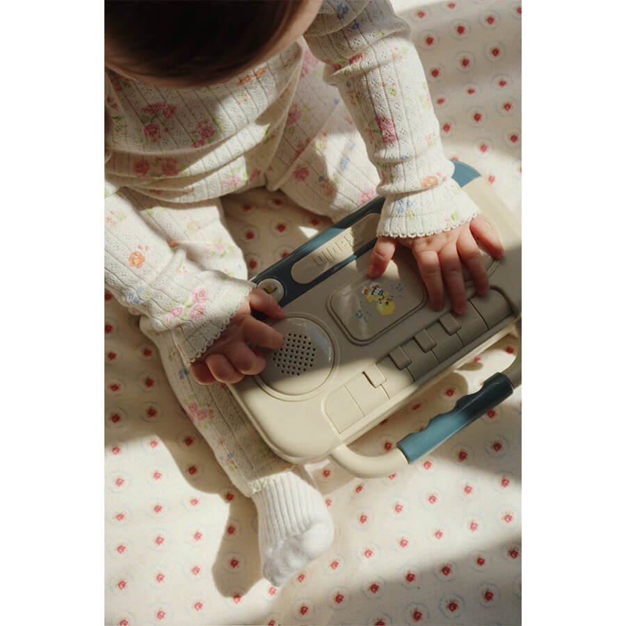 Konges Slojd - Baby Boombox interaktives Baby Radio Motorikspielzeug