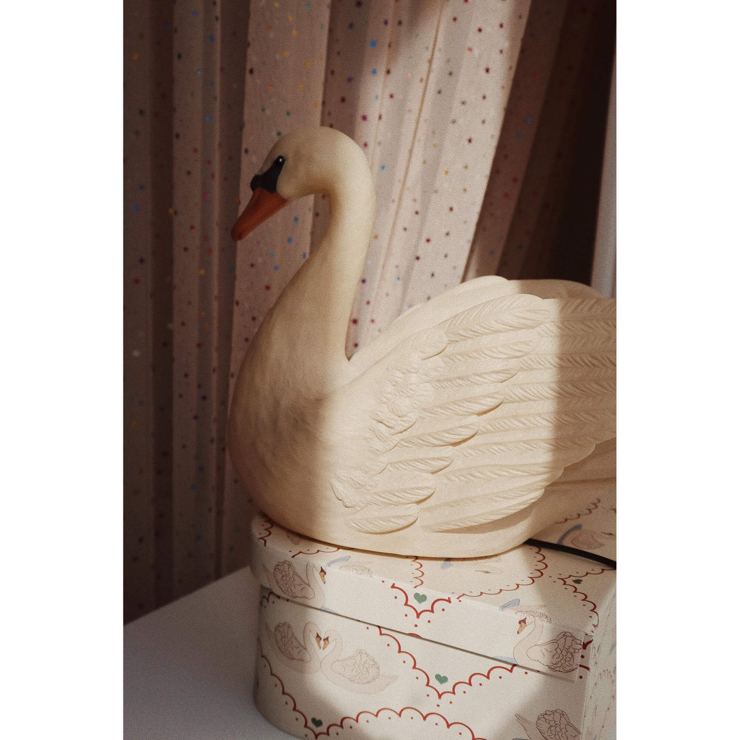 Konges Slojd - Lampe "Swan, Kinderlampe, Nachttischlampe, Nachtlicht