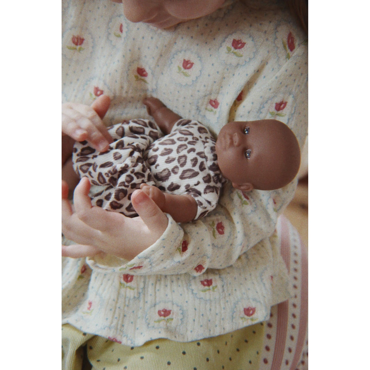 Konges Slojd – Puppe „Mini Doll Leo“ weich, ab 18 Monaten