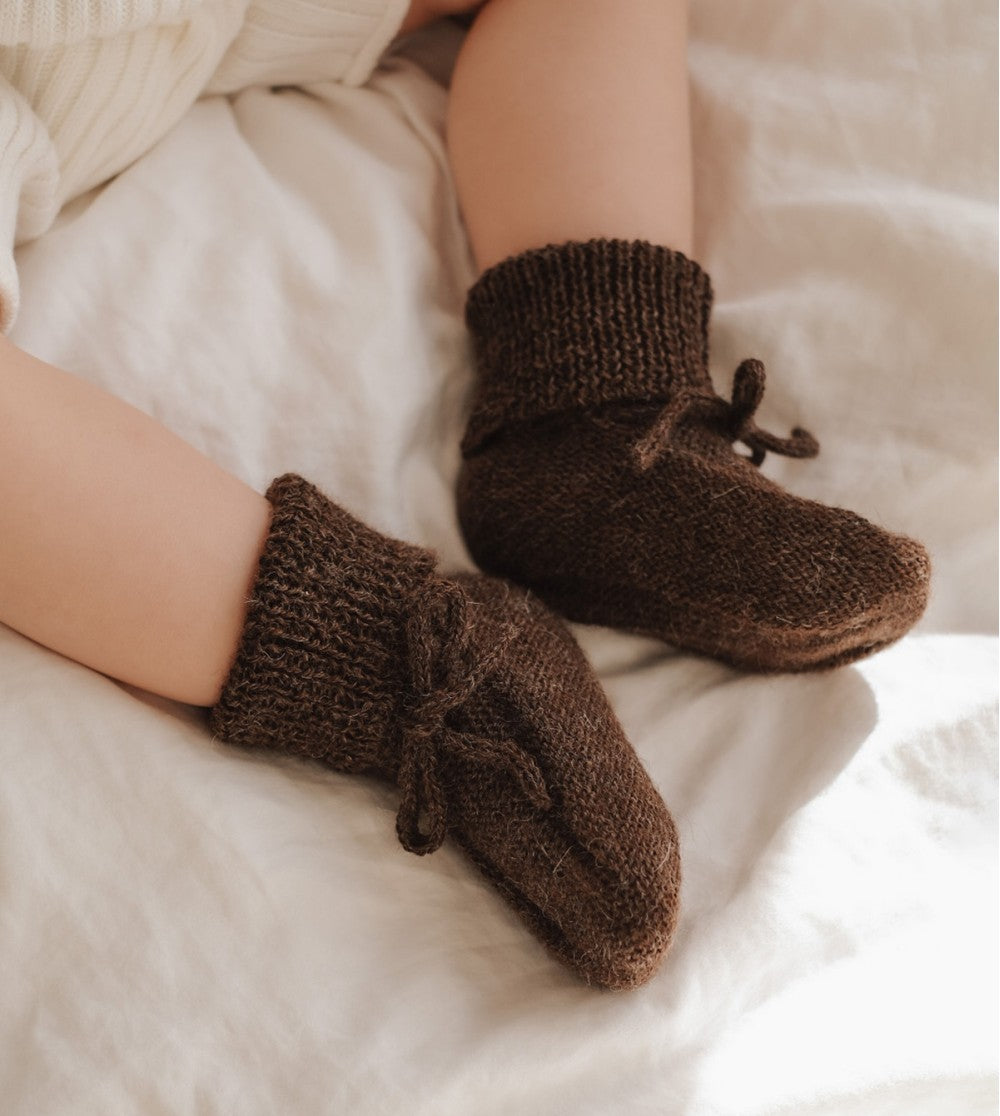 Main Sauvage - Babyschuhe "Dark Mocha", Babysocken, Strickschuhe Baby
