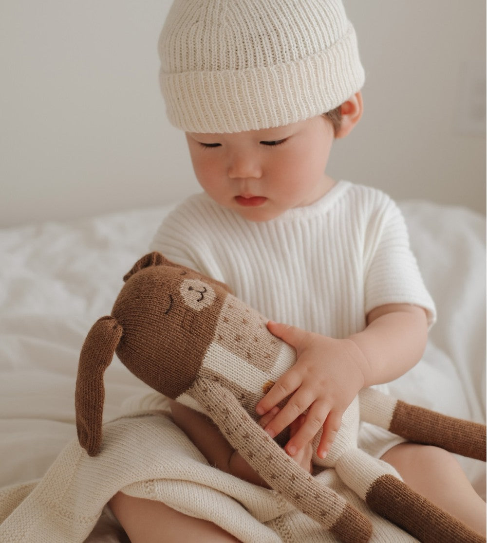 Main Sauvage - Kuscheltier "Large Bunny - Ecru Overalls"