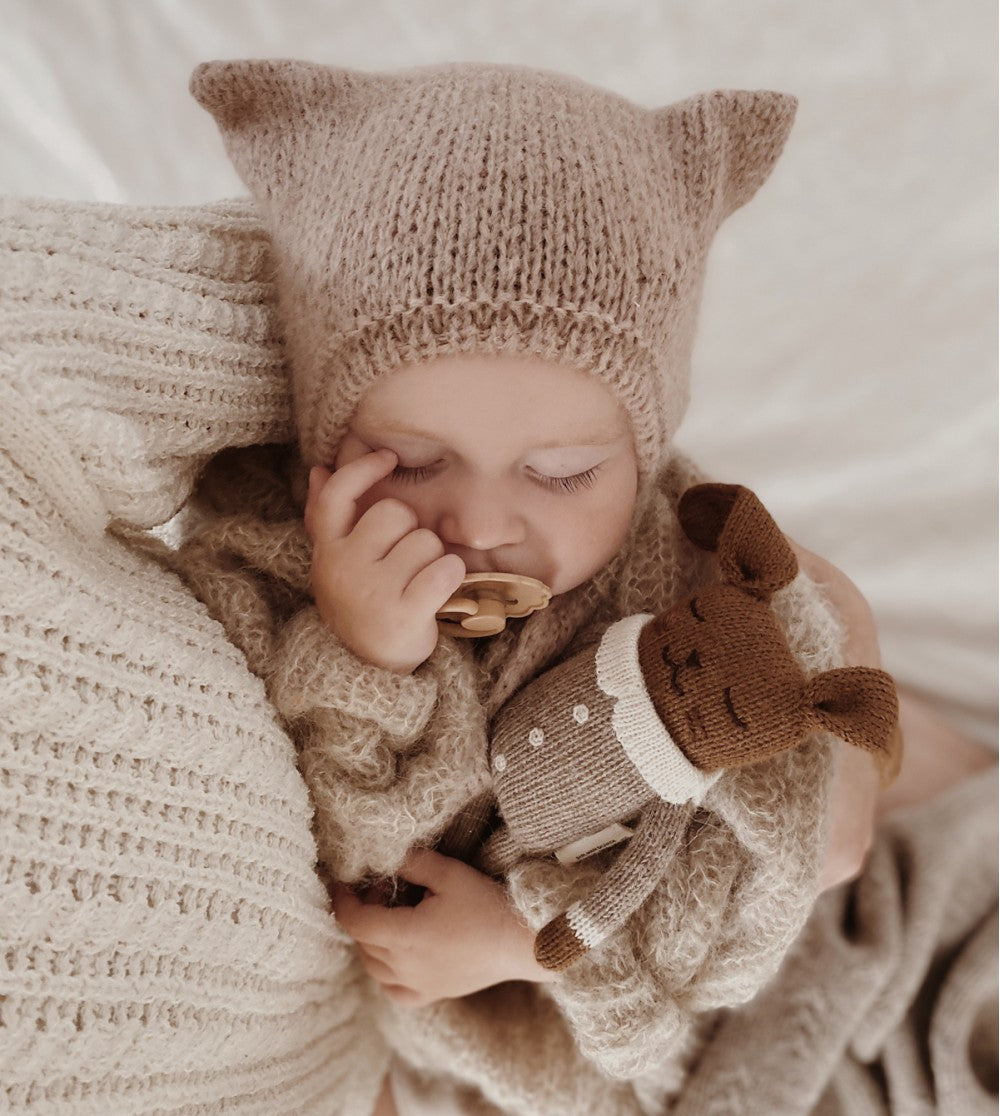 Main Sauvage - Kuscheltier "Bunny Jumpsuit Oat"