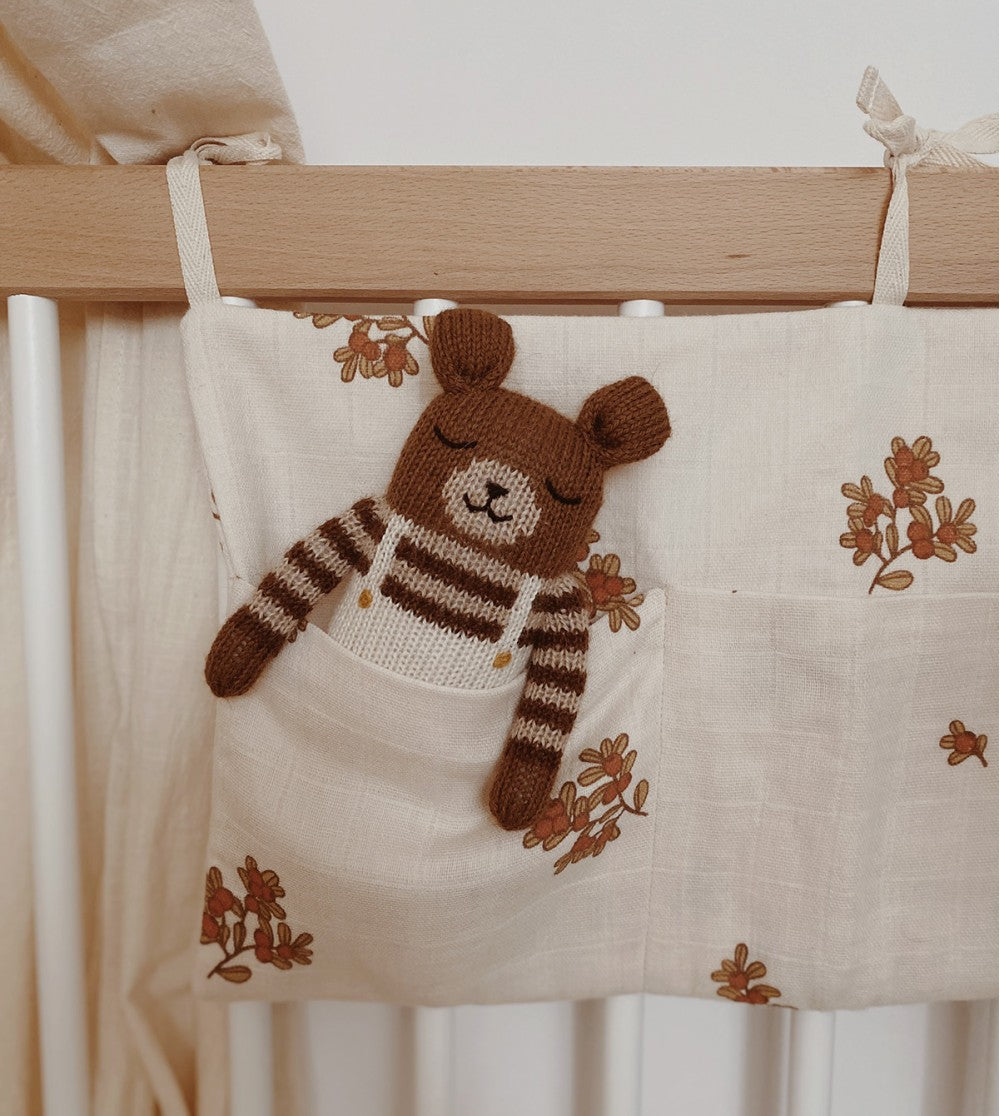 Main Sauvage - Kuscheltier "Teddy - Ecru Overalls"