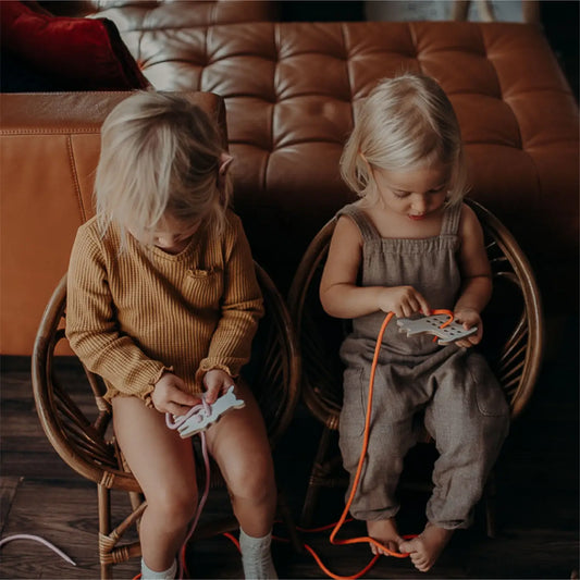 Milin - Fädelspiel "Dackel", Montessori Schnürspielzeug