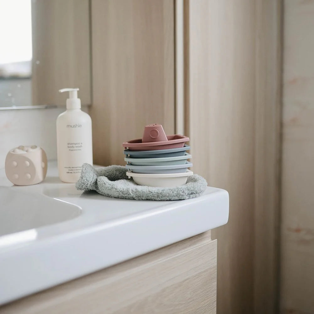Mushie – Badespielzeug "Boats" 5er-Set, Boote für die Badewanne