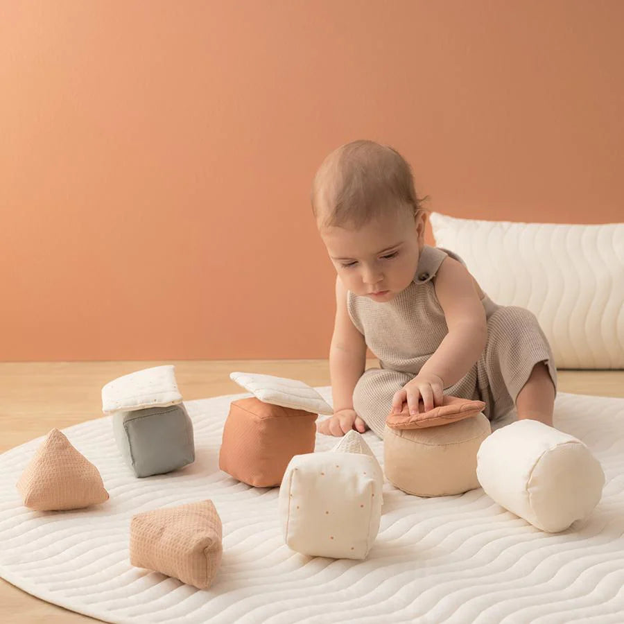 Nobodinoz – Aktivitätsspielzeug „Soft Shapes“ aus Bio-Baumwolle