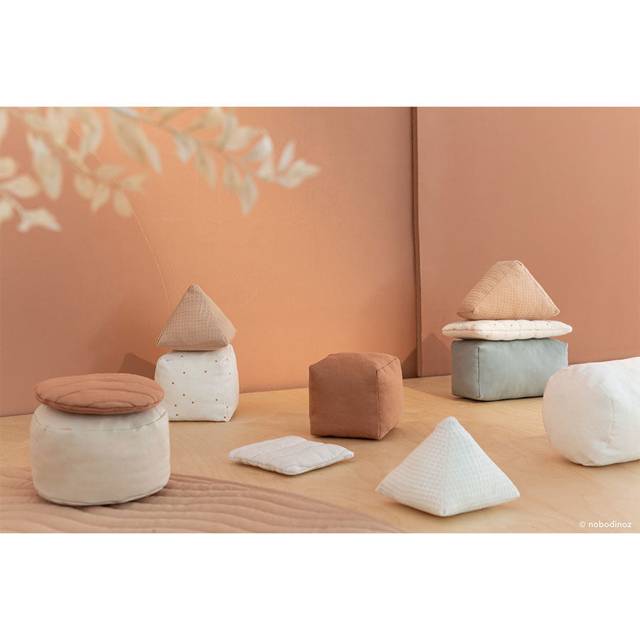 Nobodinoz – Aktivitätsspielzeug „Soft Shapes“ aus Bio-Baumwolle