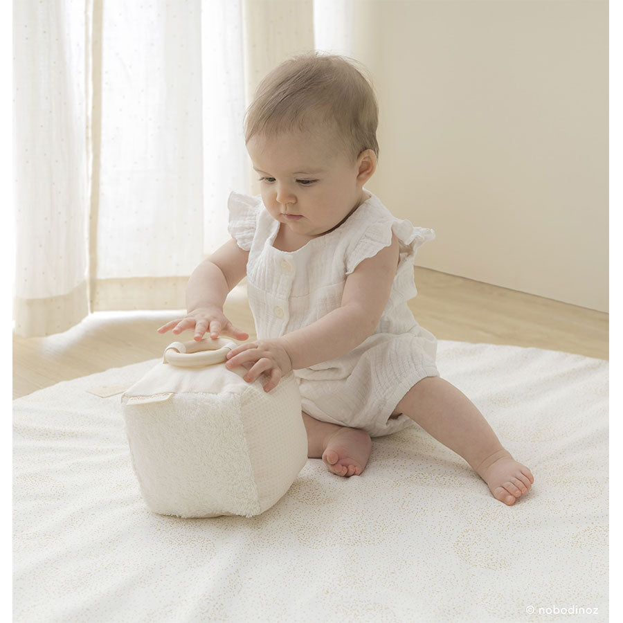 Nobodinoz – Aktivitätswürfel „Baby Sensory Cube“ aus Bio-Baumwolle