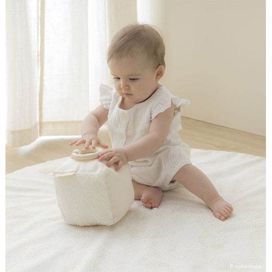 Nobodinoz – Aktivitätswürfel „Baby Sensory Cube“ aus Bio-Baumwolle