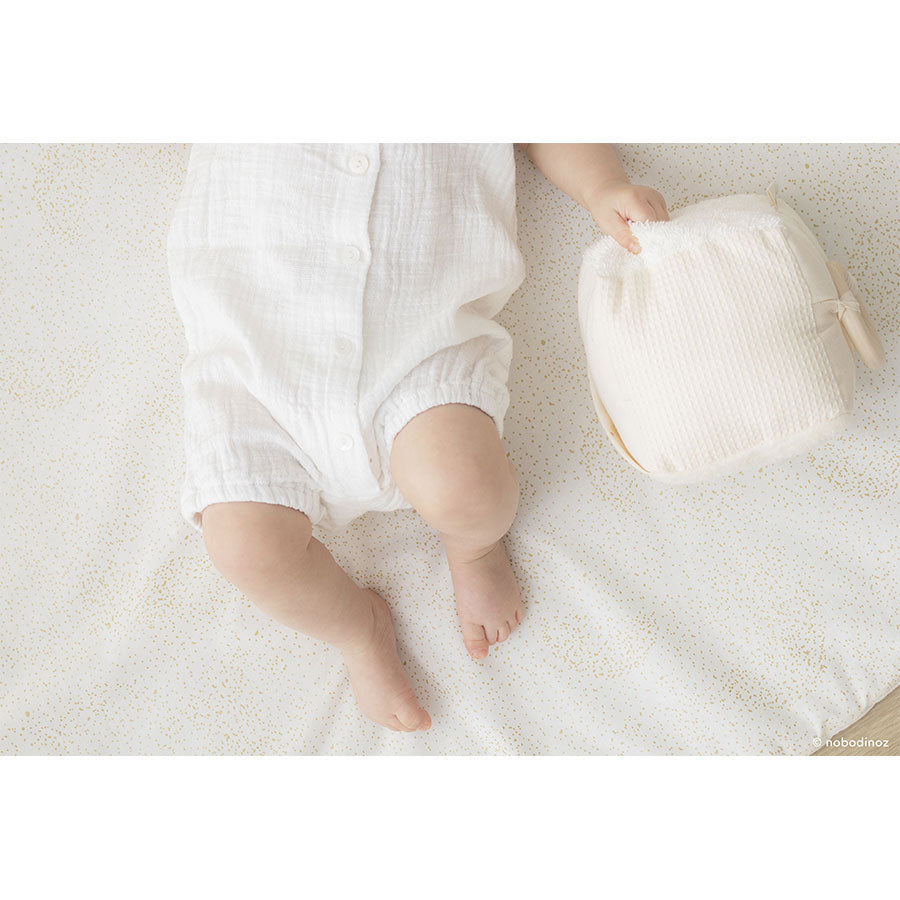 Nobodinoz – Aktivitätswürfel „Baby Sensory Cube“ aus Bio-Baumwolle