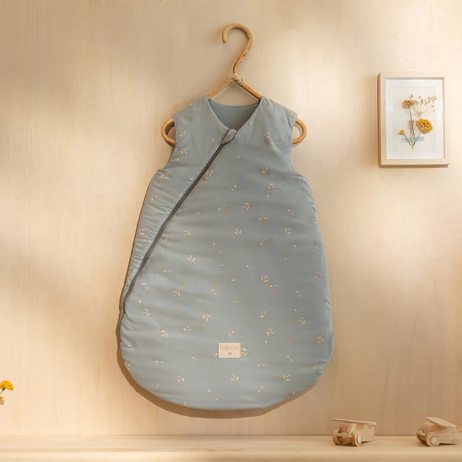Nobodinoz – Babyschlafsack „Willow Soft Blue“ aus 100% Bio-Baumwolle – KARAMELLO