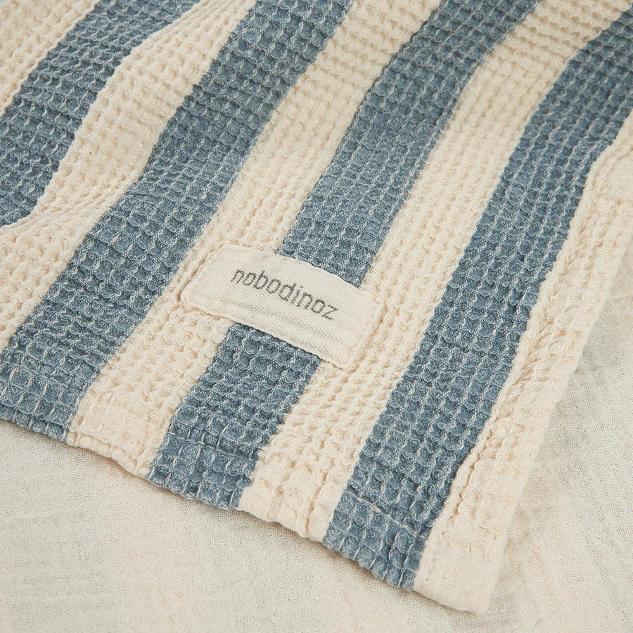 Nobodinoz – Badeponcho "Portofino Blue Stripes" aus 100% Bio-Baumwolle