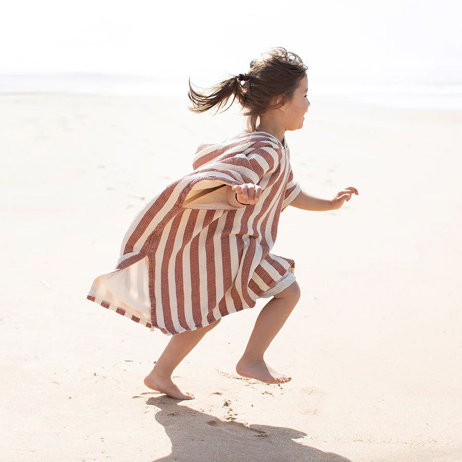 Nobodinoz – Badeponcho "Portofino Red Stripes" aus 100% Bio-Baumwolle