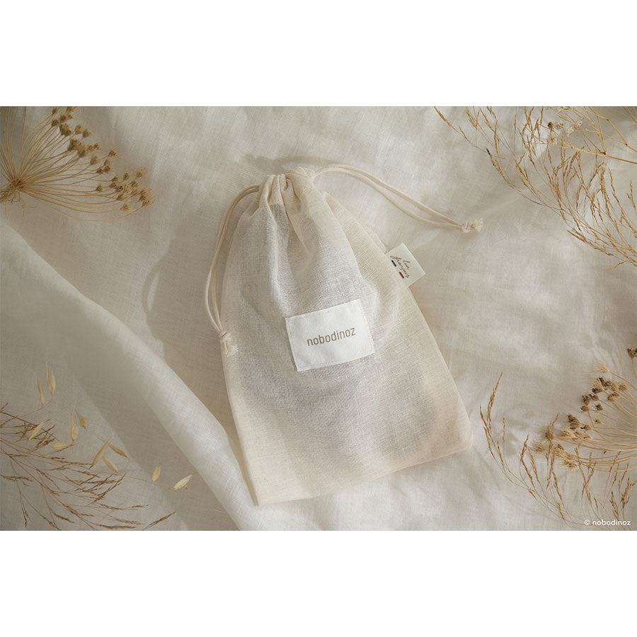 Nobodinoz – Beißring "Wings Greige" aus Holz & französischem Leinen