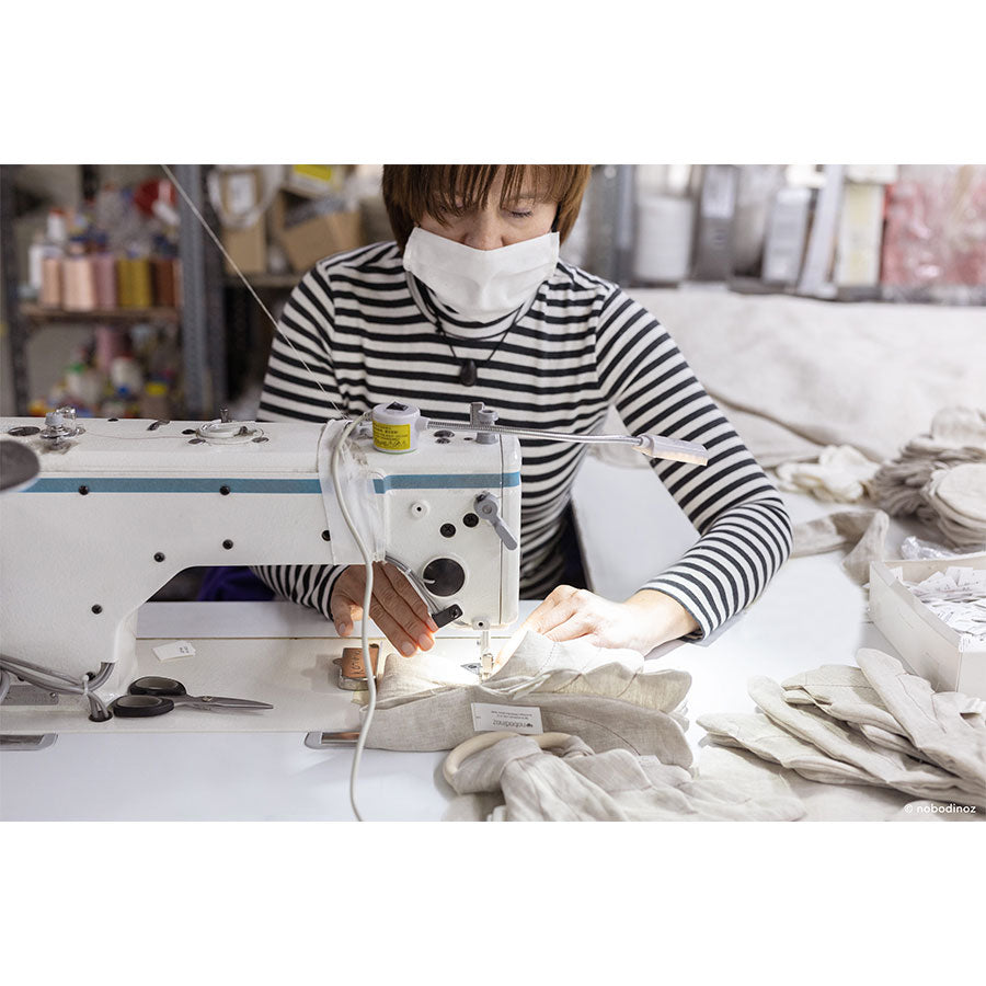 Nobodinoz – Beißring "Wings Greige" aus Holz & französischem Leinen