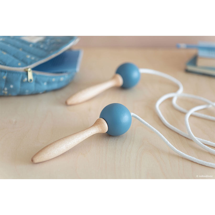 Nobodinoz – Springseil „Thalassa Blue“ aus Baumwolle & Holz