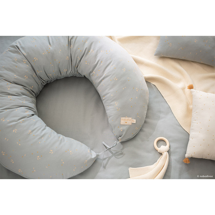 Nobodinoz – Stillkissen "Luna Sweet Dots Natural" aus 100% Bio-Baumwolle