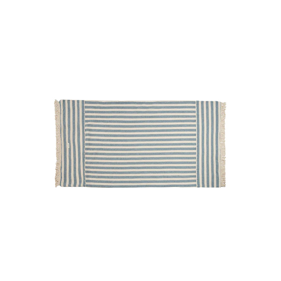 Nobodinoz – Strandtuch "Portofino Blue Stripes" aus Bio-Baumwolle