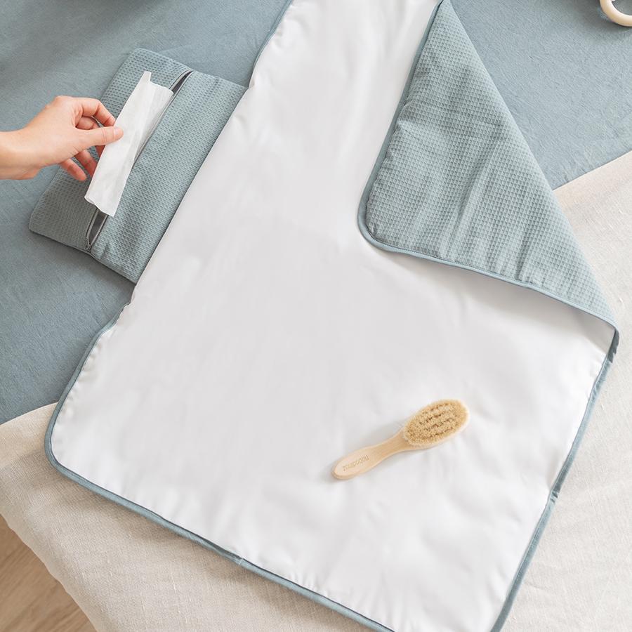 Nobodinoz – Wickelunterlage „Mozart Stone Blue“ aus Bio-Baumwolle